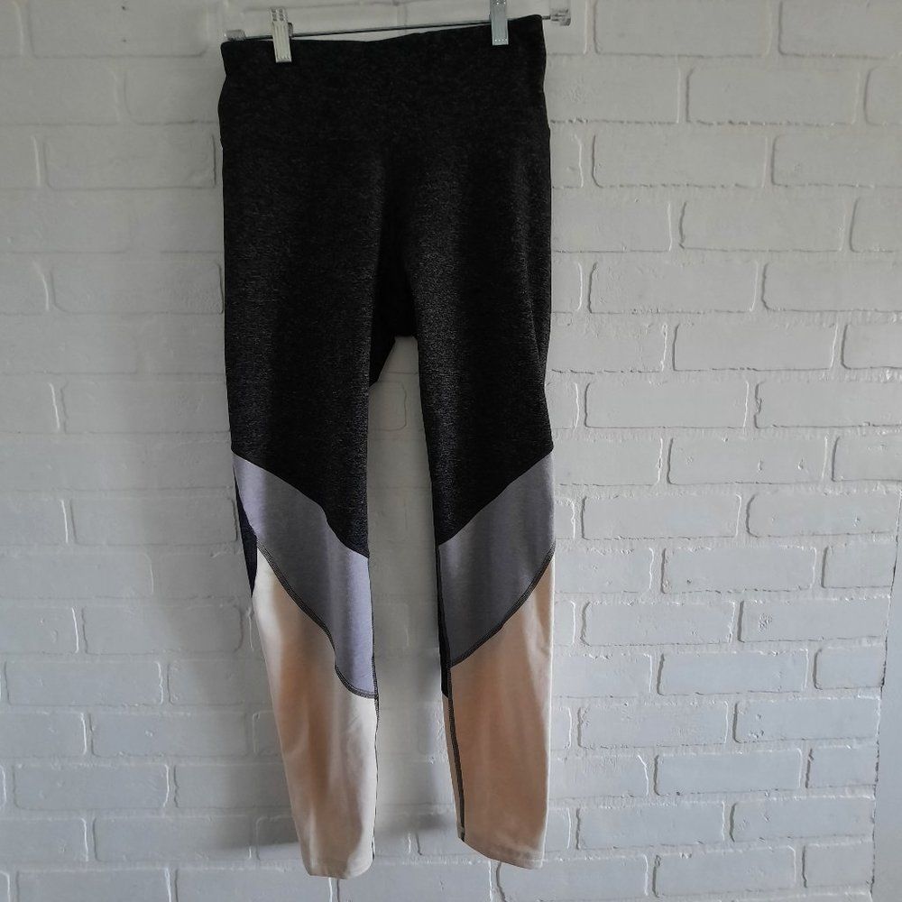 Old Navy Elevate Go Dry High Waisted Flocked Compression 7/8 Length Leggings Med